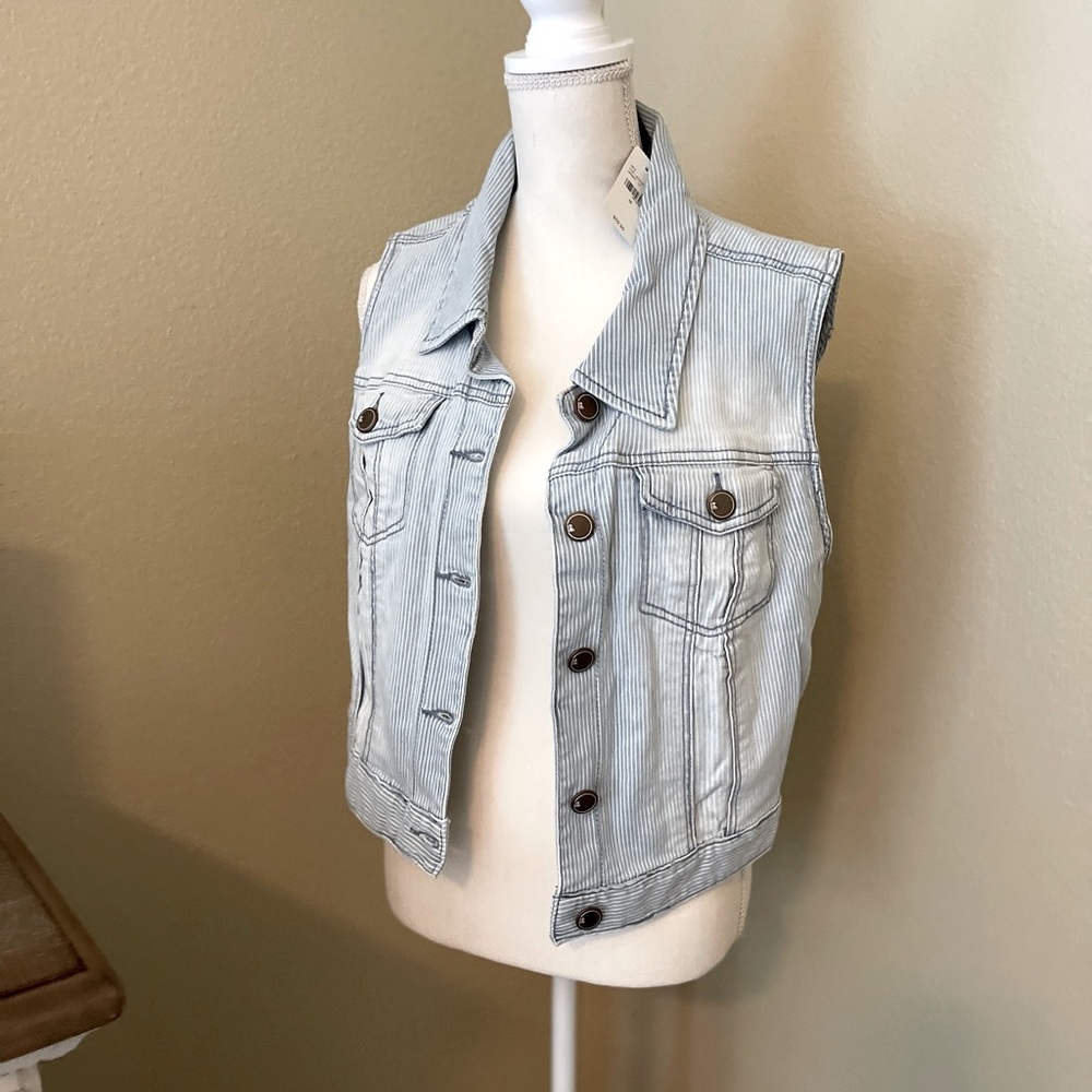 Super cute cropped denim vest from Lane Bryant. Size 18 in brand new condition.